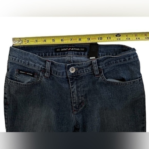 DKNY Cropped Frayed Blue-Jeans, size 8 - Picture 6 of 8